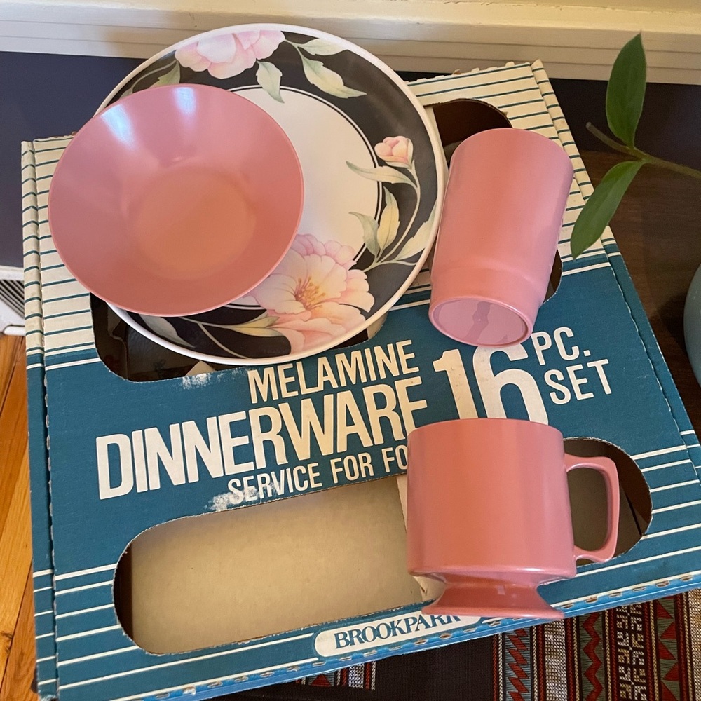 Brookpark Melamine Dinnerware Set - 16 pieces